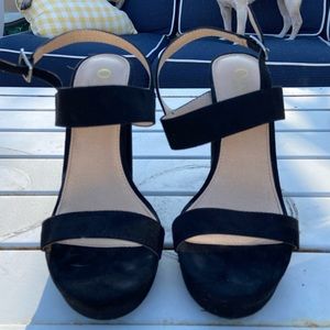 Forever 21 Black high heel shoes